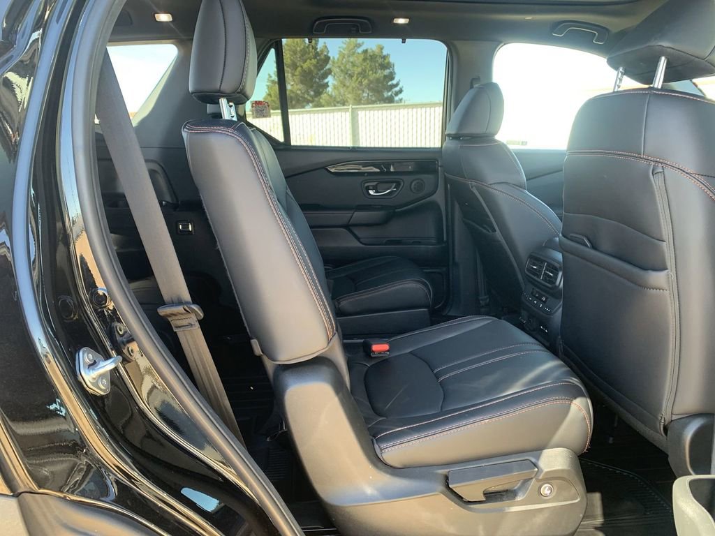 Used 2025 Honda Pilot TrailSport image 25