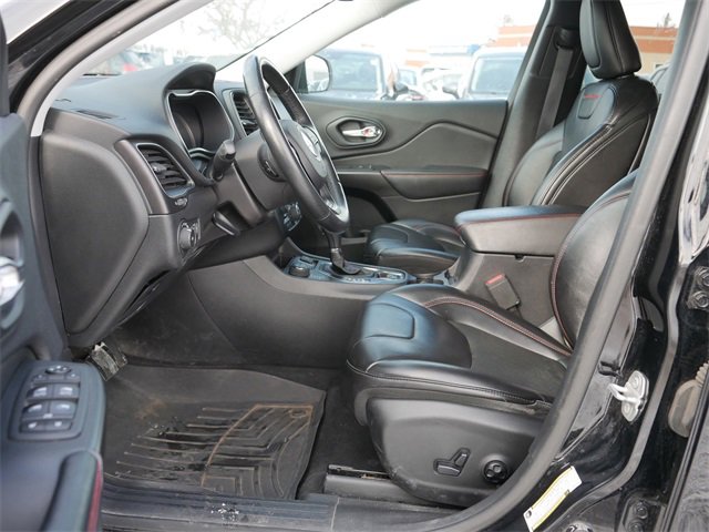 Used 2019 Jeep Cherokee Trailhawk w/ Cold Weather Group image 13