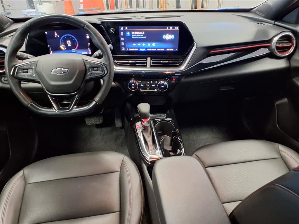 Used 2024 Chevrolet Trax RS w/ Sunroof Package image 14