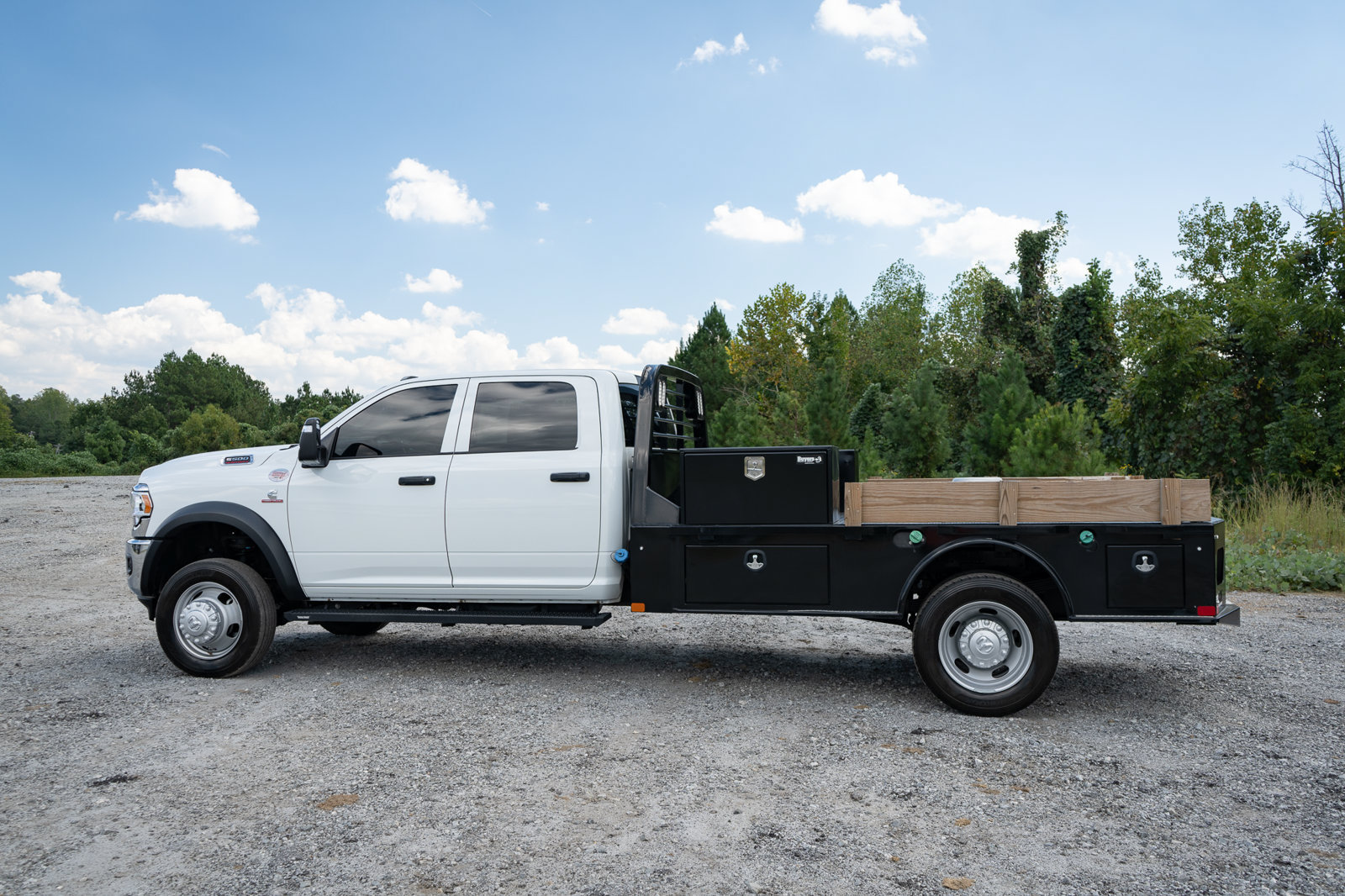 Used 2024 RAM 5500 Tradesman w/ Chrome Appearance Group AWD/4WD image 7