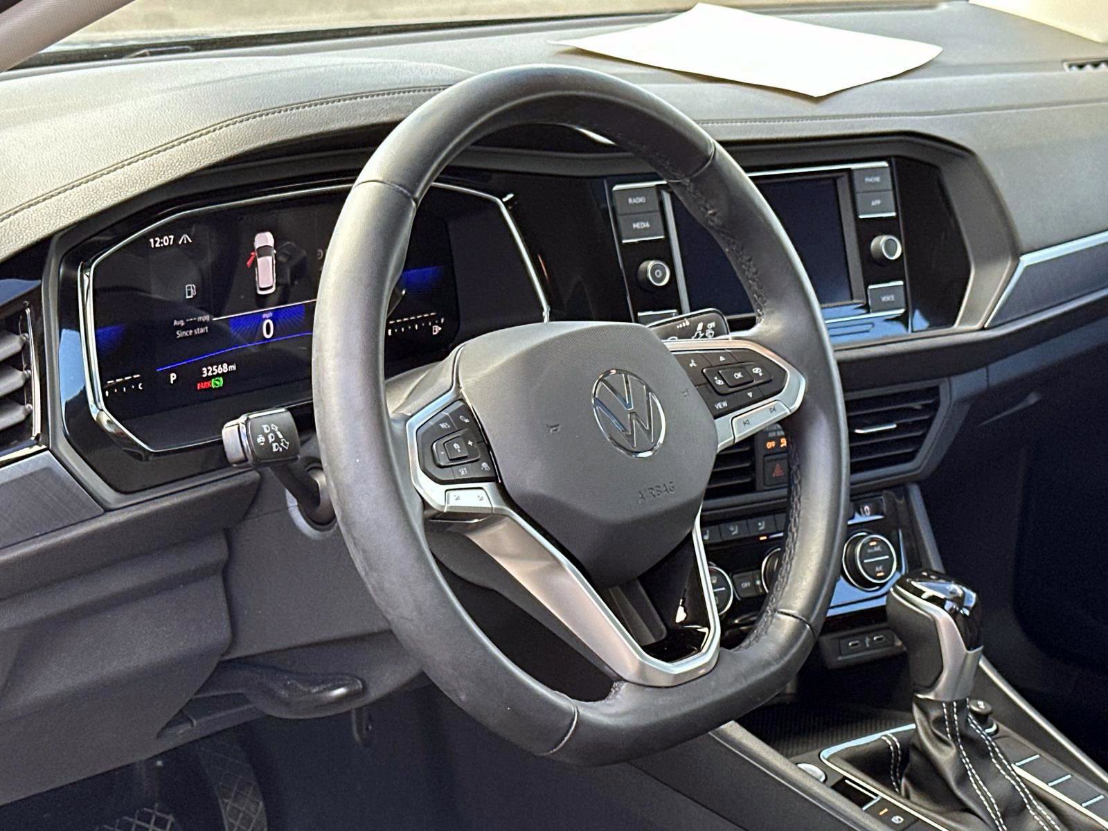 Used 2023 Volkswagen Jetta SE w/ Panoramic Sunroof Package image 28