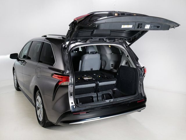 Used 2023 Toyota Sienna Limited AWD/4WD image 30
