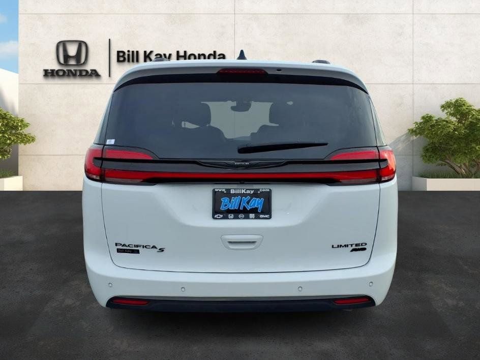 Used 2023 Chrysler Pacifica Limited w/ S Appearance Package image 4