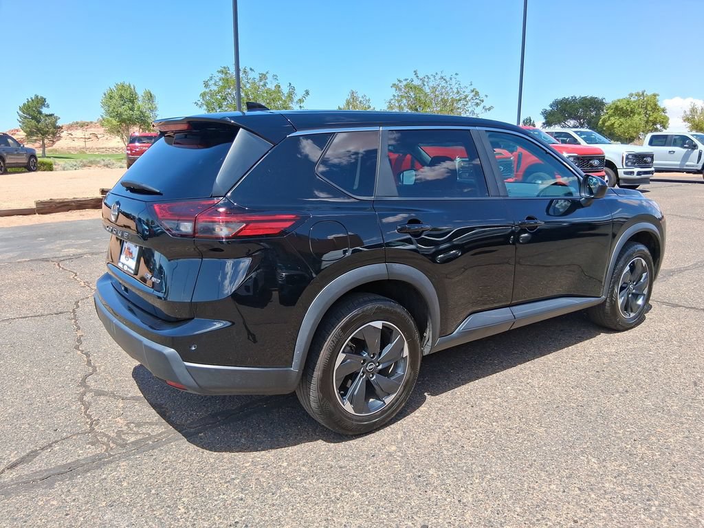 Used 2024 Nissan Rogue SV AWD/4WD image 5