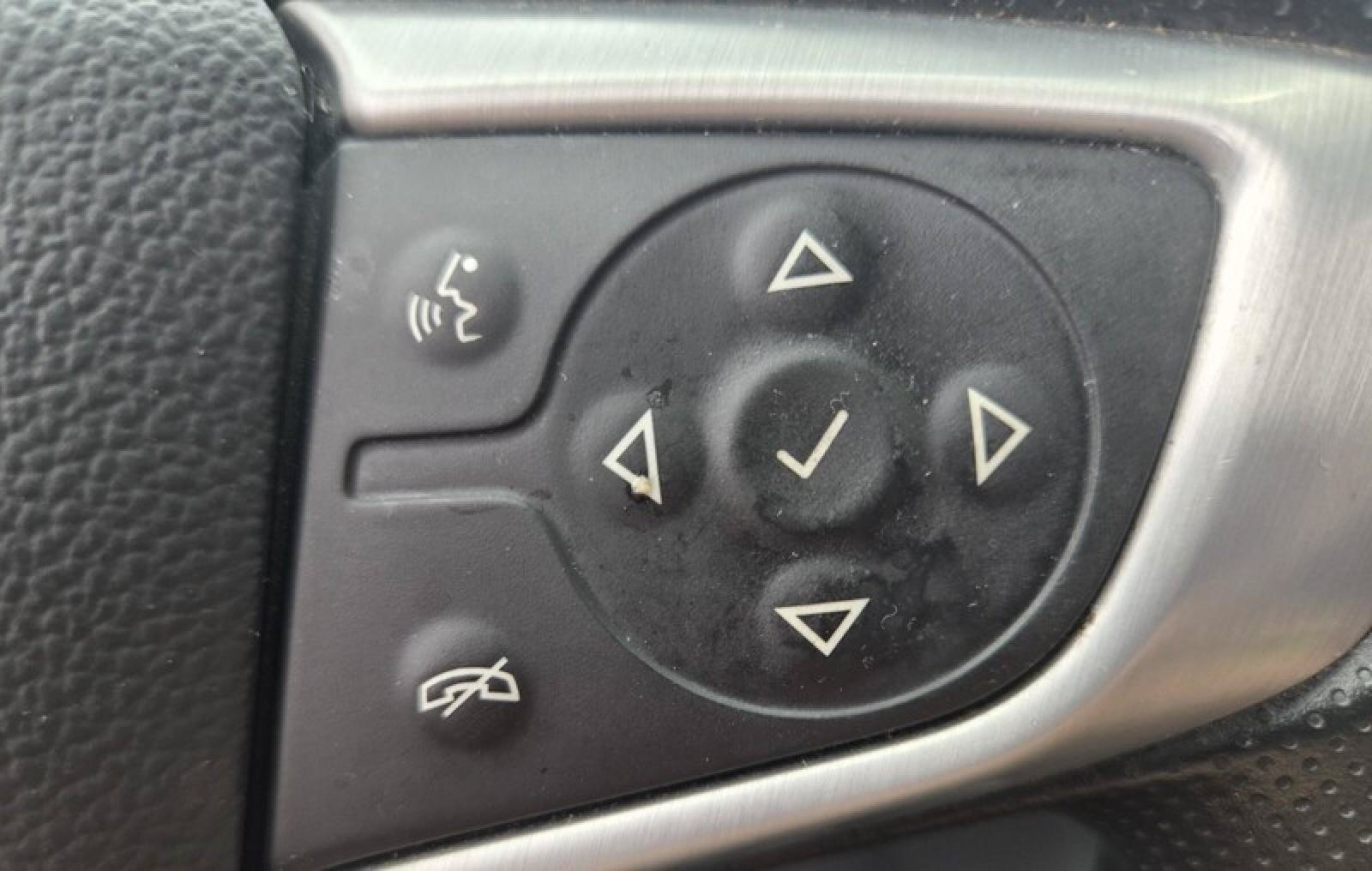 Used 2024 GMC Terrain SLE AWD/4WD image 9