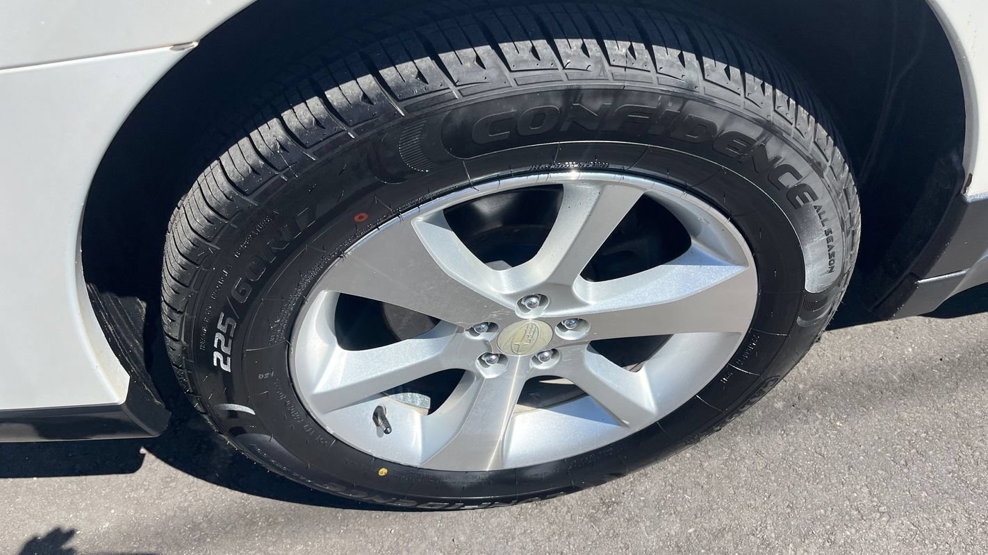 Used 2013 Subaru Outback 2.5i Limited AWD/4WD image 24