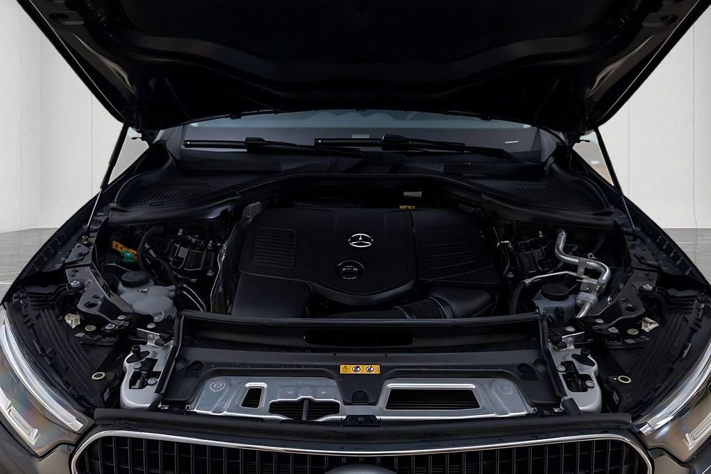 Used 2025 Mercedes-Benz GLC 350e 4MATIC w/ Driver Assistance Package image 44