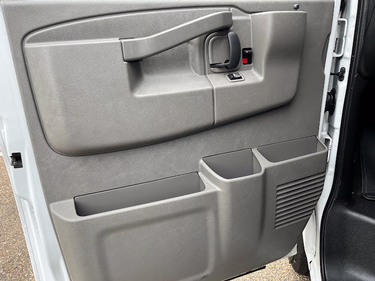 Used 2018 Chevrolet Express 2500 LT w/ LT Preferred Equipment Group RWD image 6
