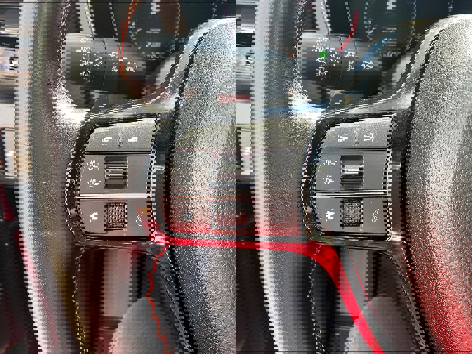 Used 2025 Honda Pilot TrailSport image 24