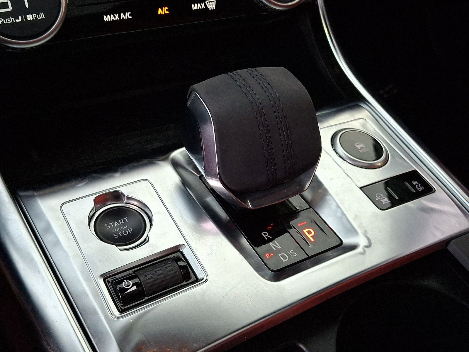Used 2022 Jaguar XF R-Dynamic SE image 17