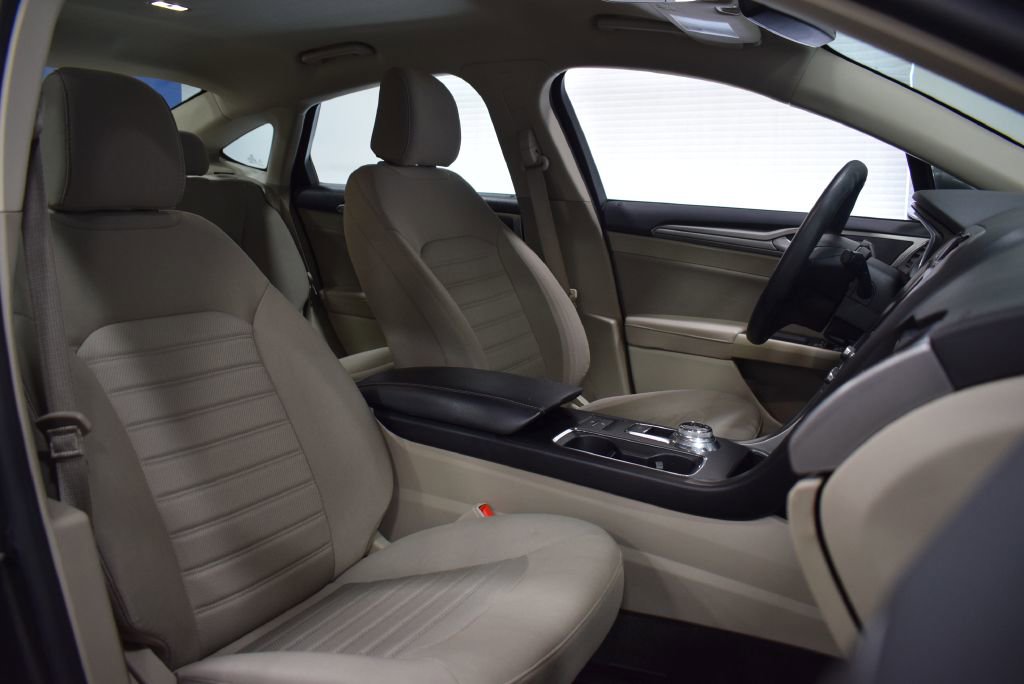 Used 2020 Ford Fusion SE image 19