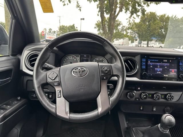 Used 2017 Toyota Tacoma TRD Sport w/ Tow Package AWD/4WD image 19