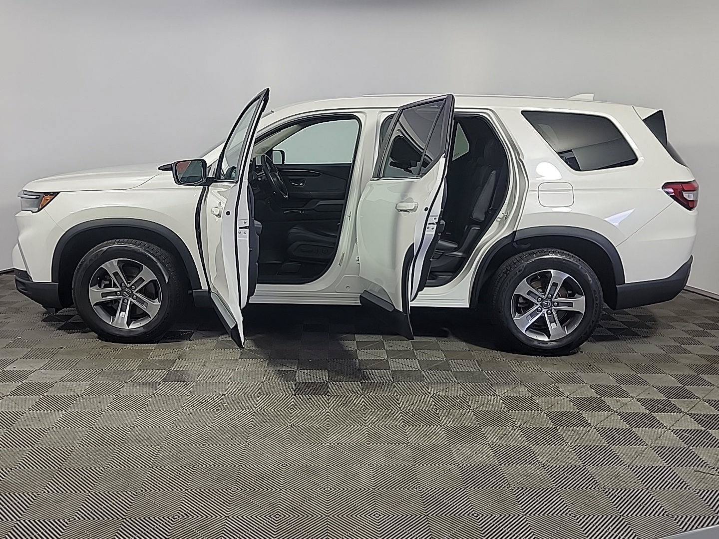Certified 2025 Honda Pilot EX-L image 16