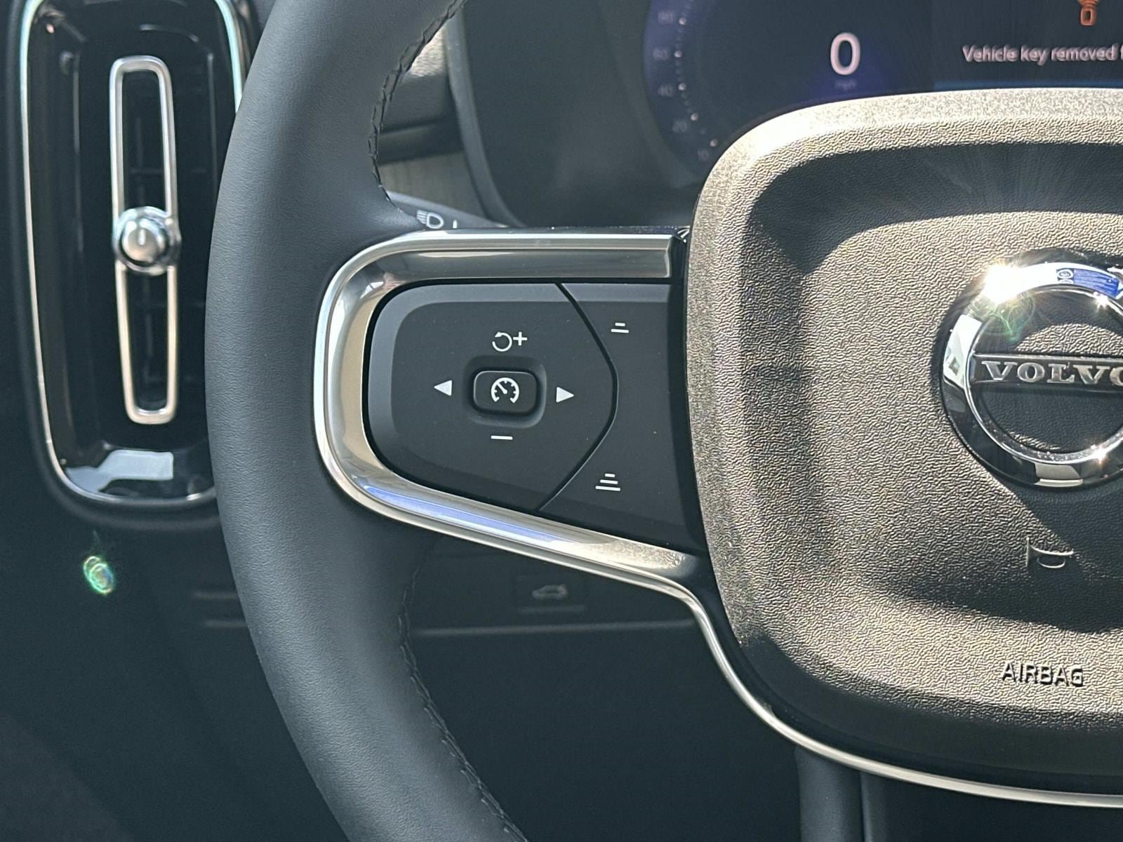 New 2026 Volvo XC40 B5 Plus w/ Protection Package Premier AWD/4WD image 8