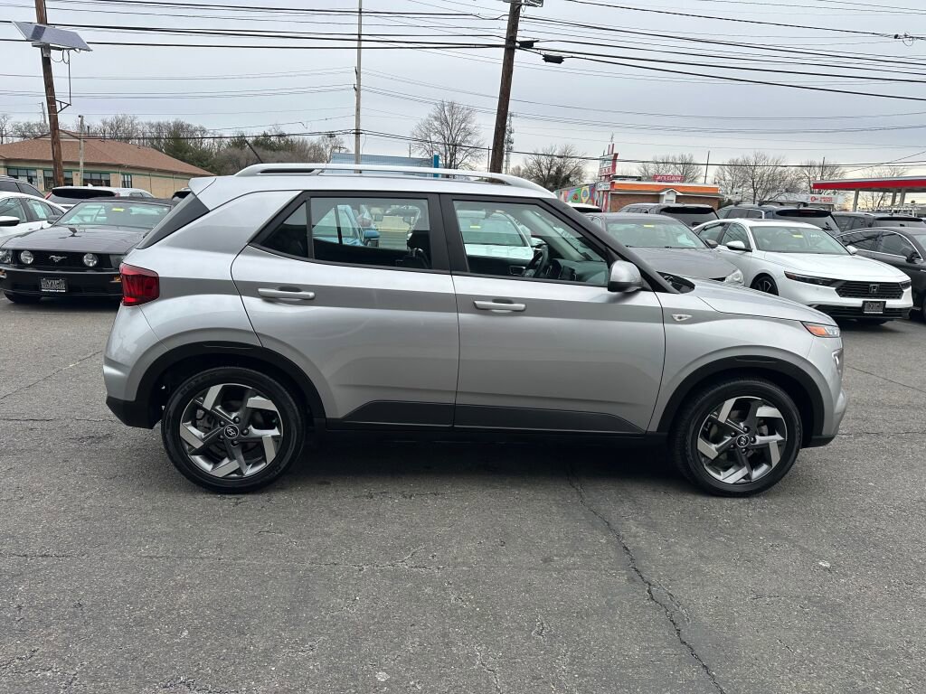 Used 2023 Hyundai Venue SEL w/ Cargo Package image 8