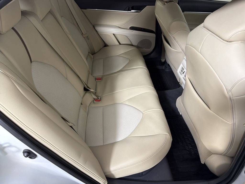 Used 2020 Toyota Camry XLE image 13