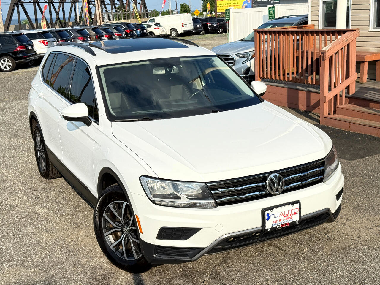 Used 2019 Volkswagen Tiguan SE w/ Panoramic Sunroof Package image 2