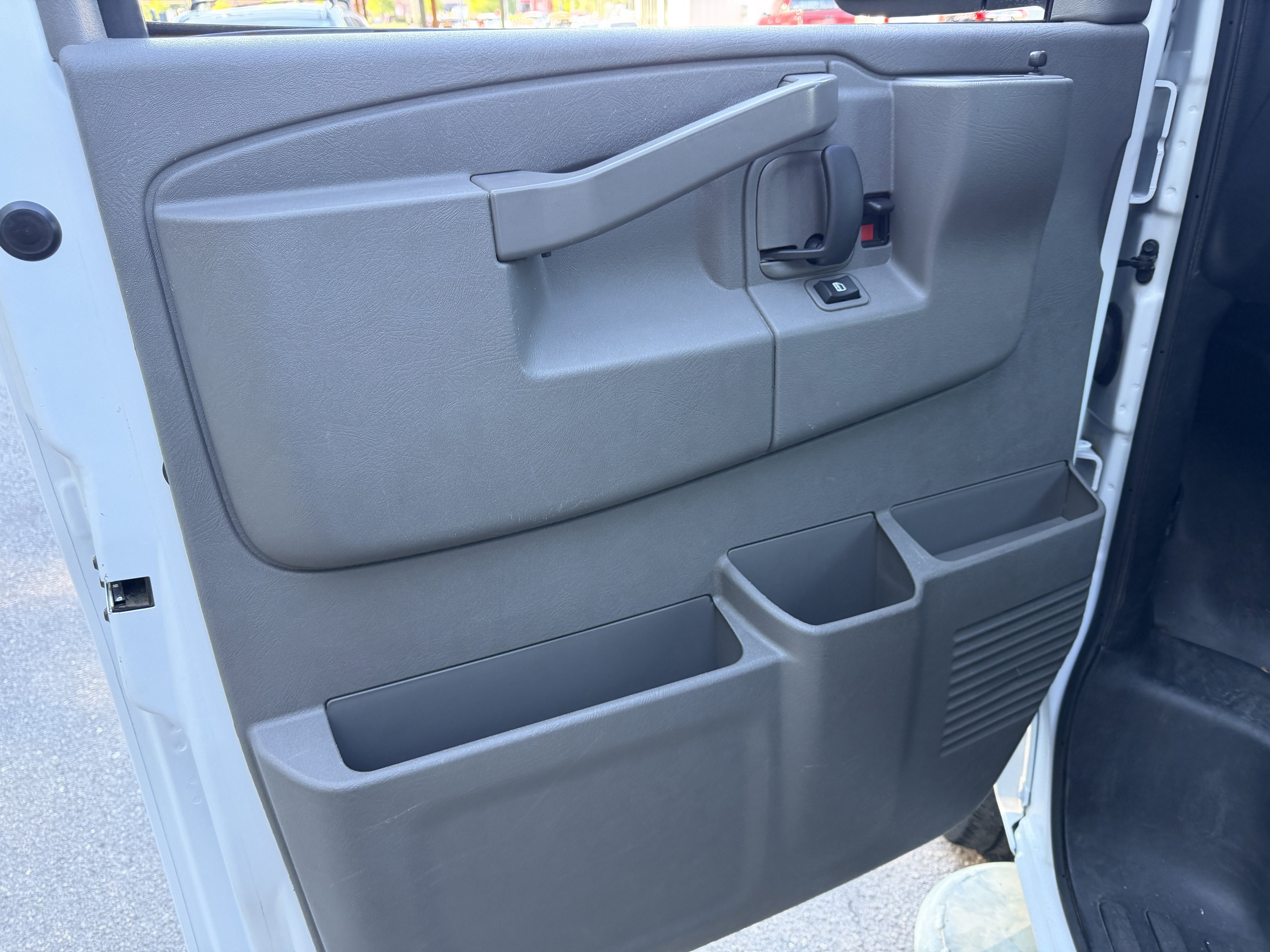 Used 2025 GMC Savana 2500 w/ Driver Convenience Package RWD image 7