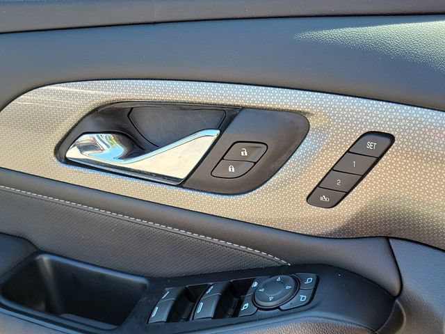 Used 2023 Chevrolet Traverse Premier FWD image 13