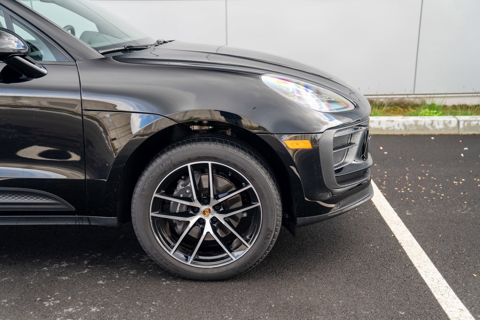 Certified 2025 Porsche Macan image 9