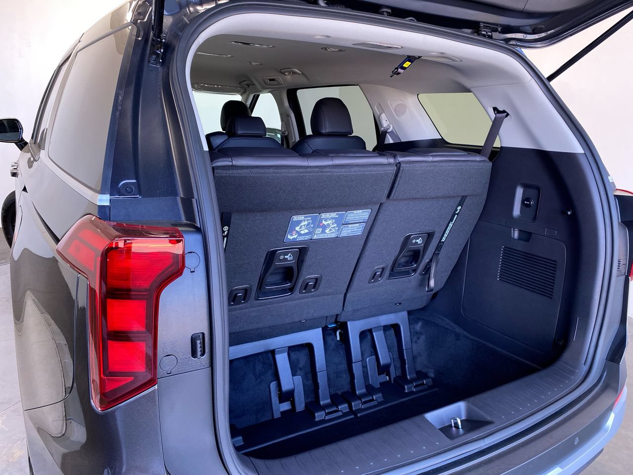 New 2027 Kia Carnival FWD image 15