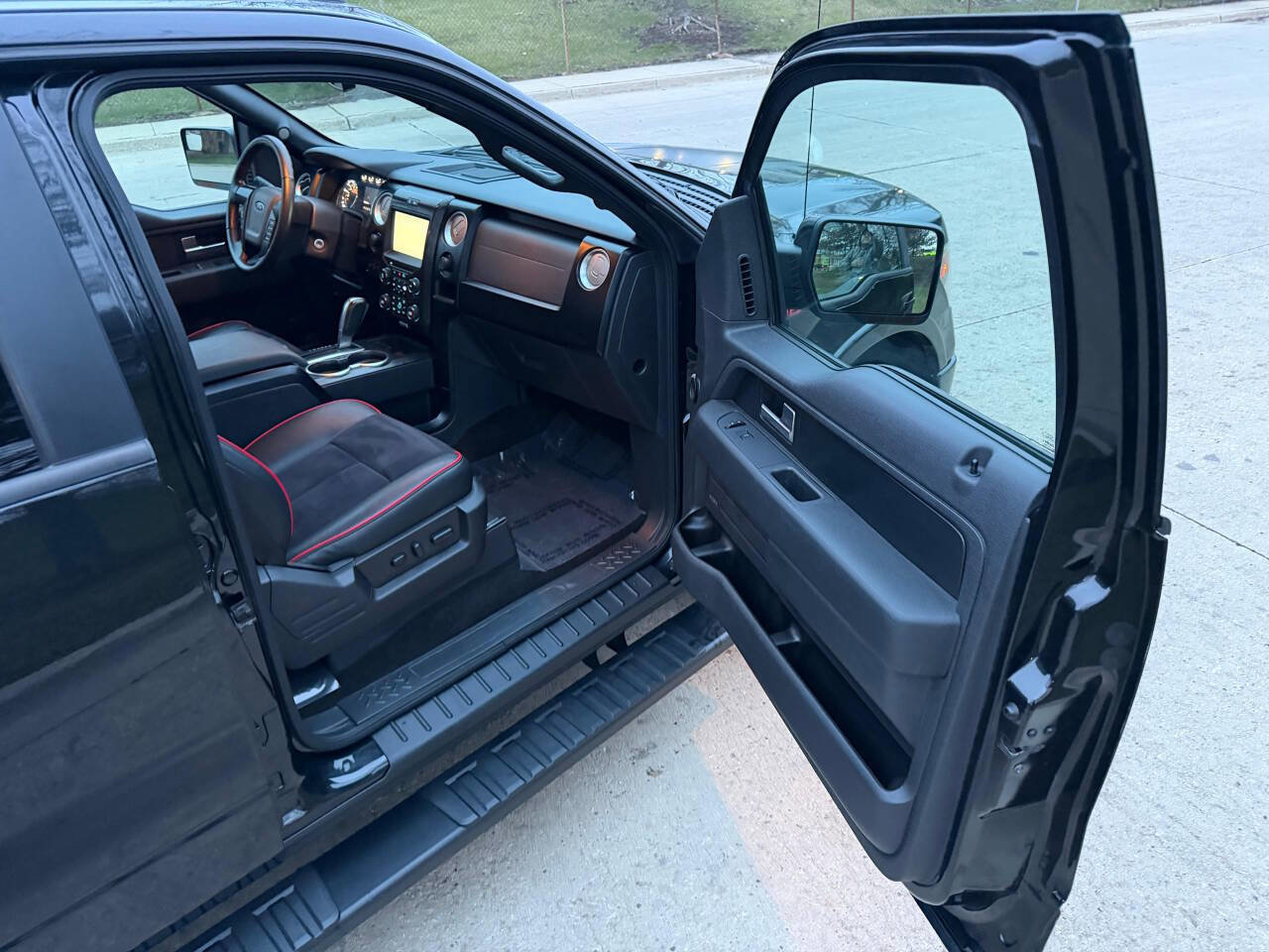 Used 2014 Ford F150 FX4 w/ Equipment Group 402A Luxury image 19