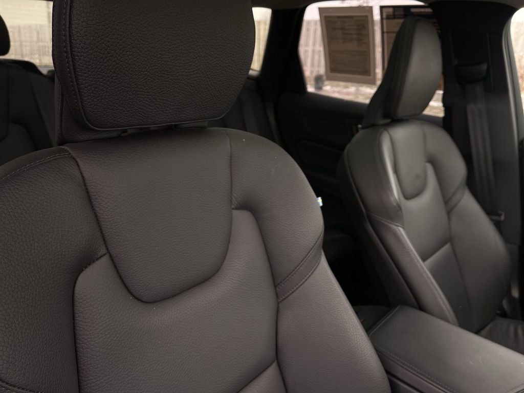 Used 2025 Volvo XC60 B5 Plus image 42