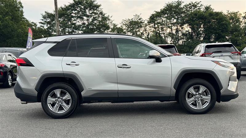 Used 2022 Toyota RAV4 XLE w/ Convenience Package AWD/4WD image 8