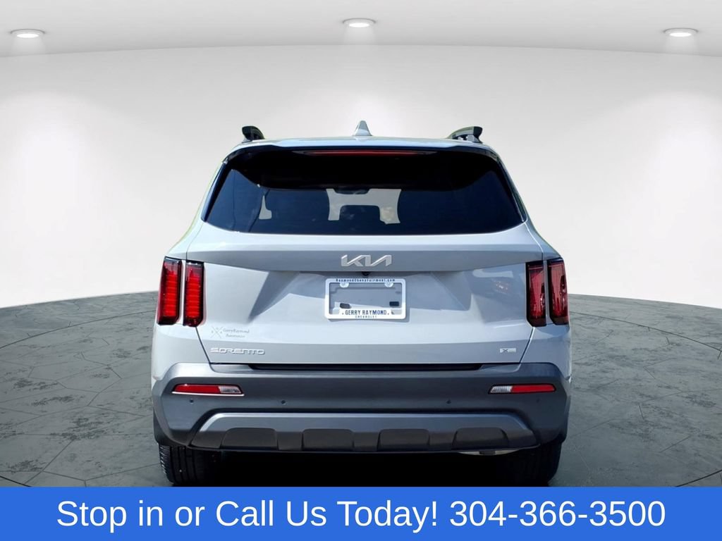 Used 2023 Kia Sorento S w/ Panoramic Sunroof Package AWD/4WD image 4