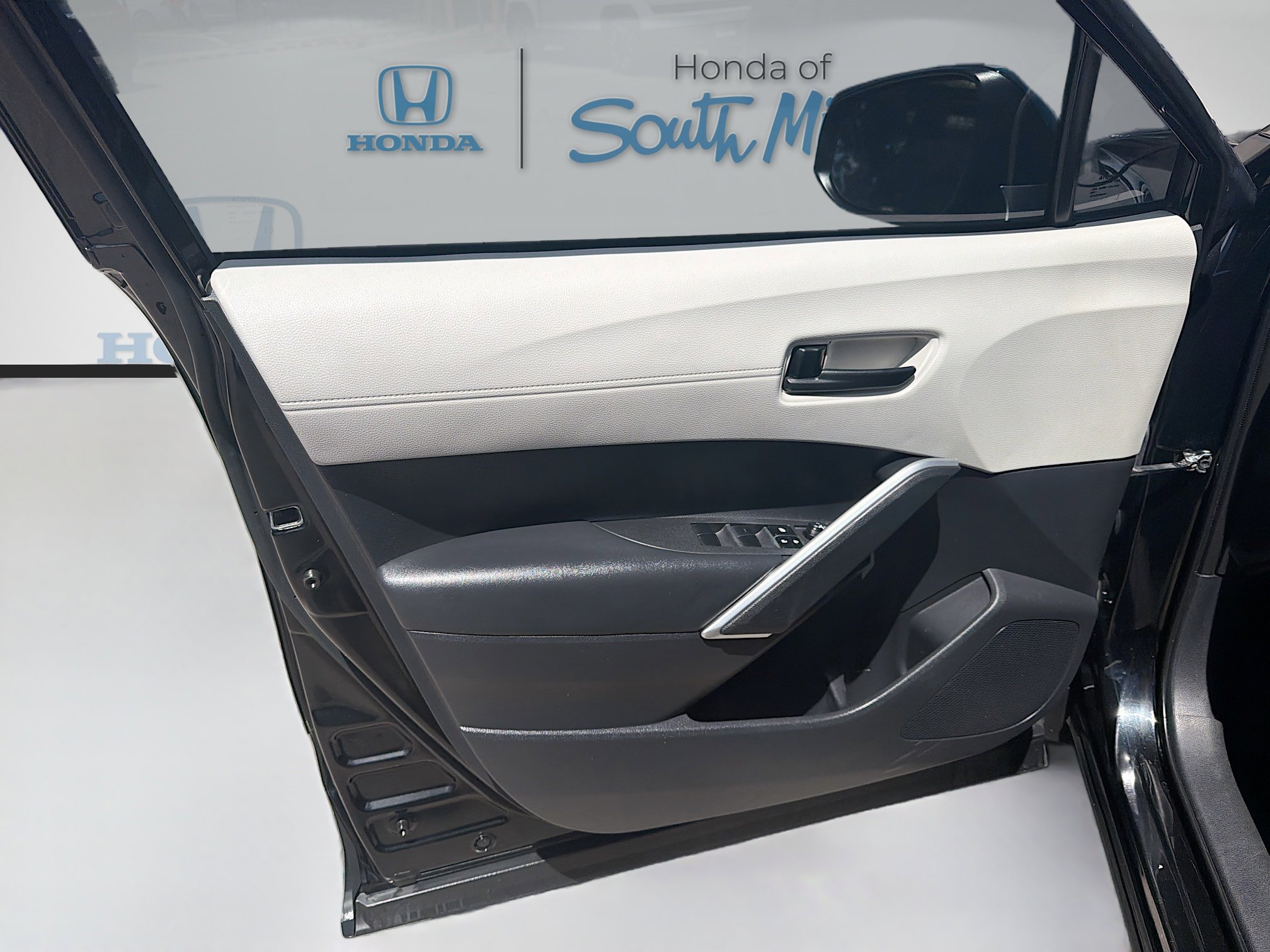 Used 2022 Toyota Corolla Cross LE AWD/4WD image 19