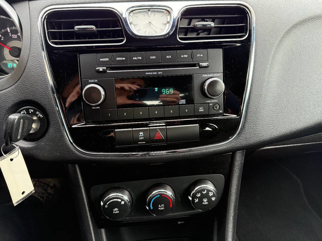 Used 2011 Chrysler 200 LX FWD image 20