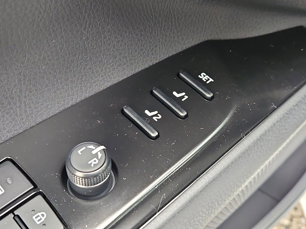 New 2026 Toyota Camry Hybrid image 16