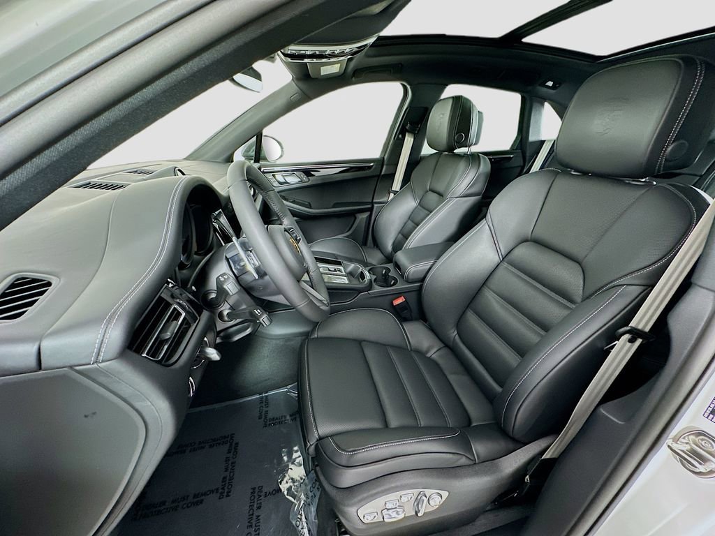 New 2025 Porsche Macan Turbo image 5