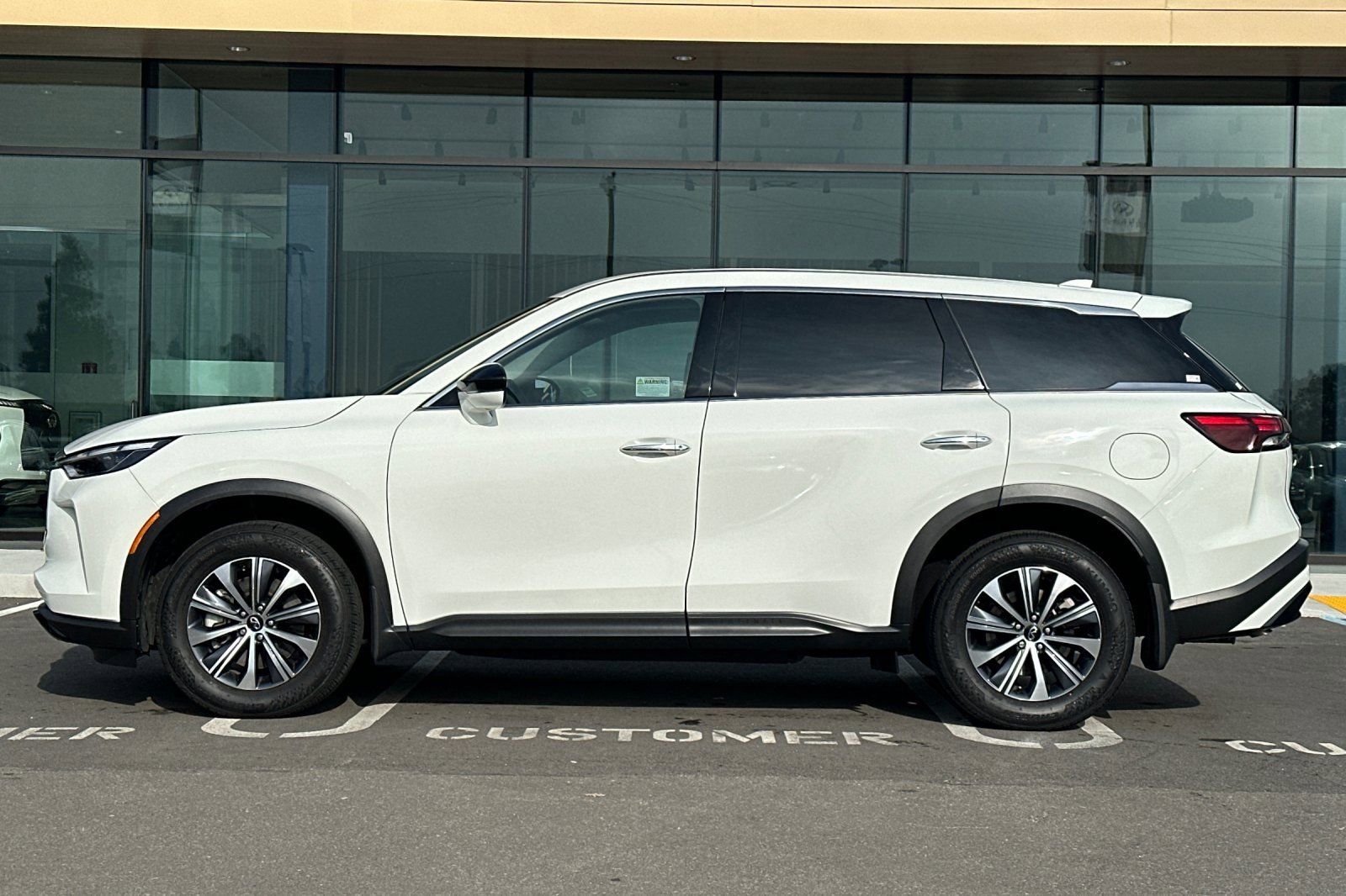 Certified 2025 INFINITI QX60 Pure image 7