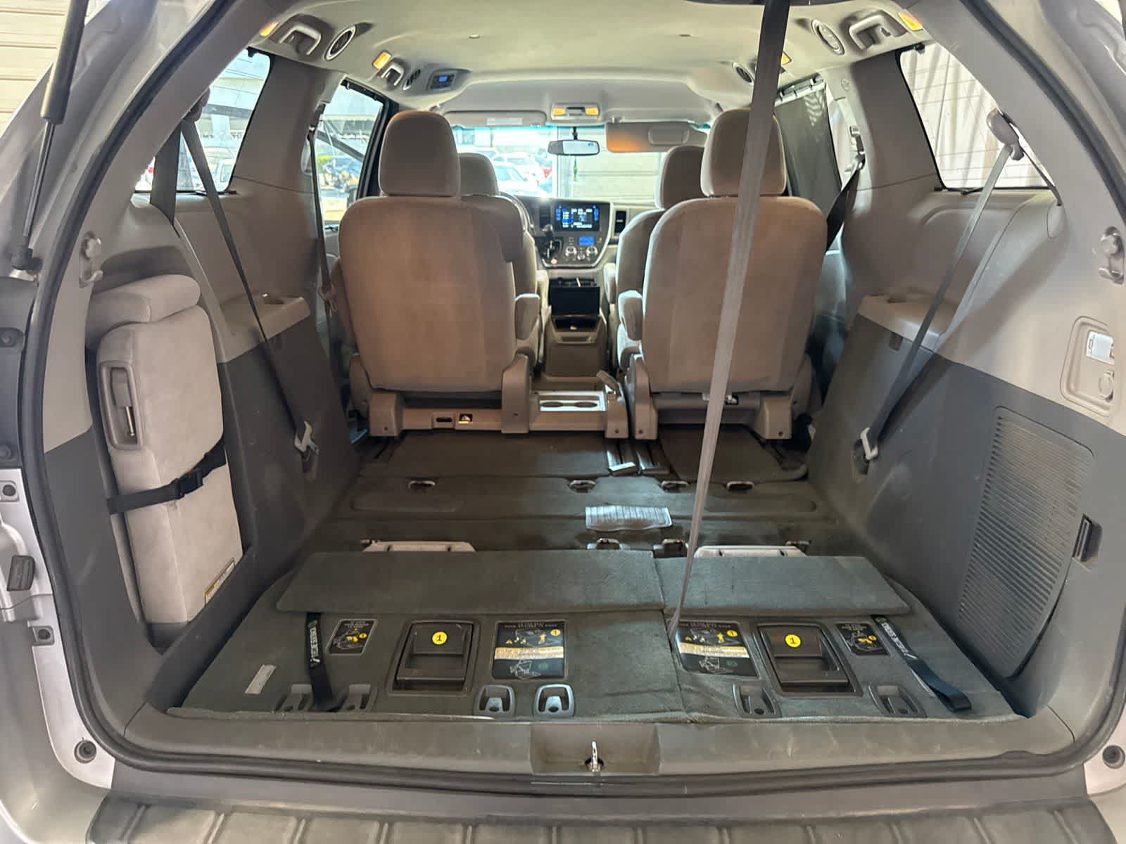 Used 2016 Toyota Sienna LE FWD image 15