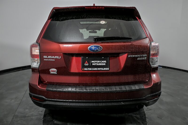Used 2017 Subaru Forester 2.5i Touring AWD/4WD image 9