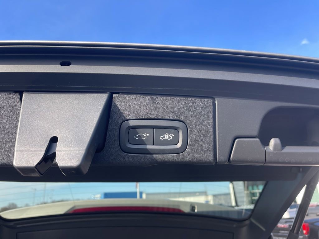 Used 2023 Volvo XC60 B5 Core w/ Protection Package Premier image 30