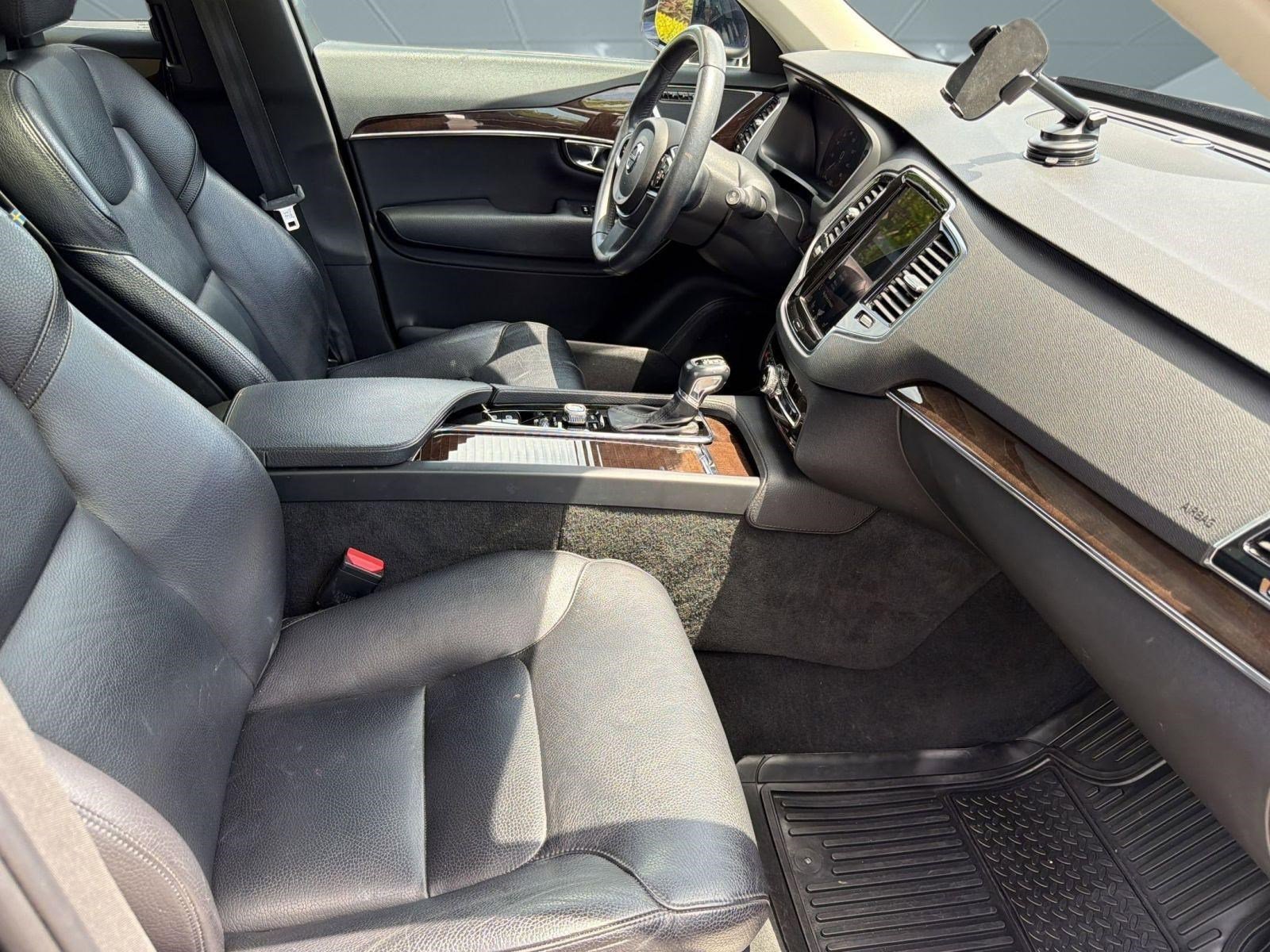Used 2017 Volvo XC90 T5 Momentum w/ Vision Package FWD image 29