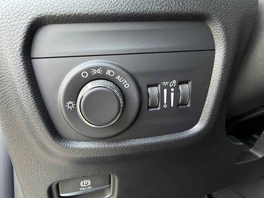 New 2025 Jeep Grand Cherokee L Altitude AWD/4WD image 18
