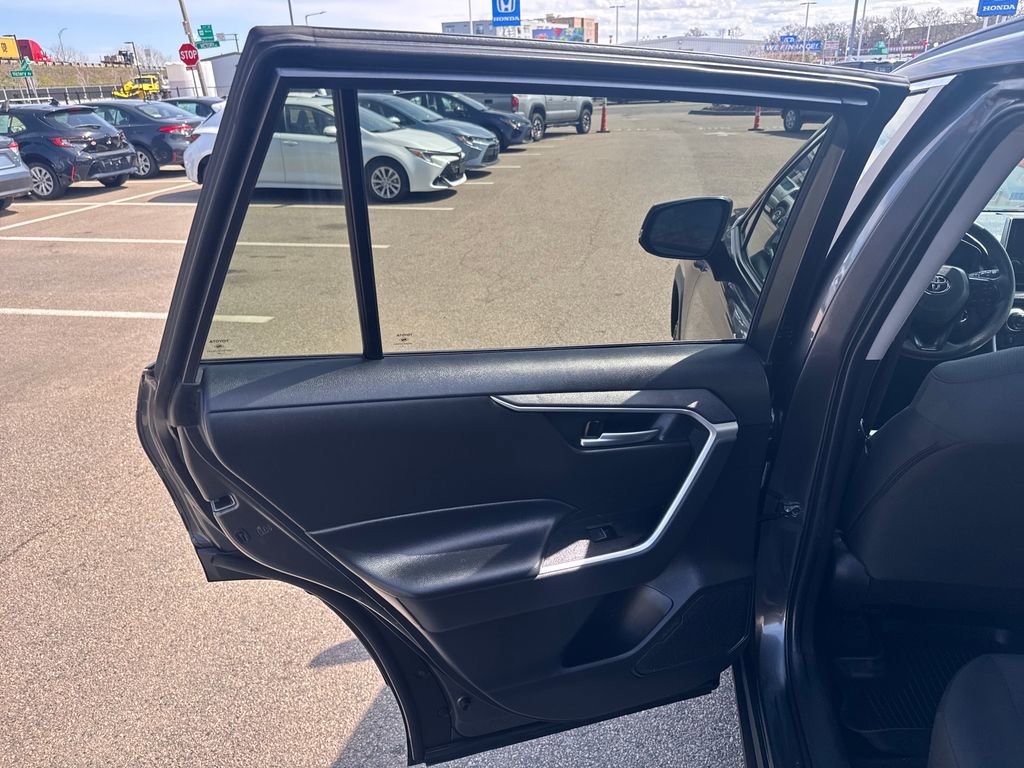 Used 2024 Toyota RAV4 XLE AWD/4WD image 36