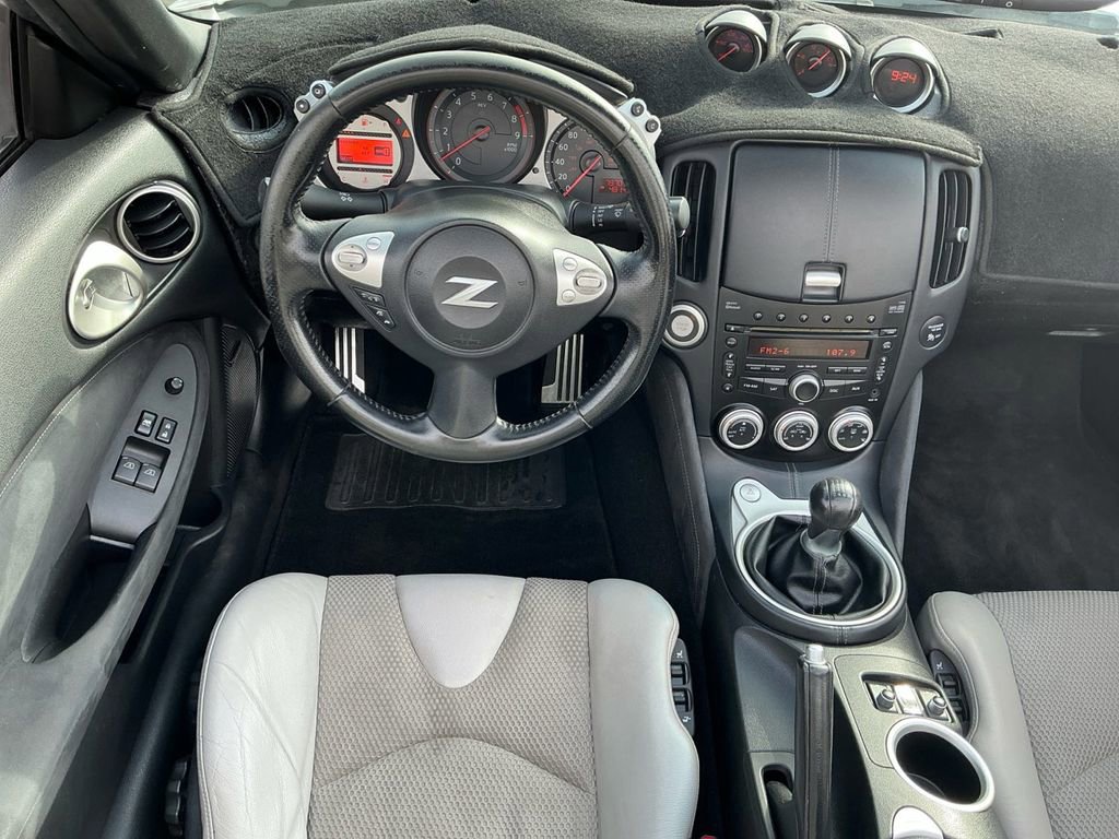 Used 2010 Nissan 370Z Touring image 17