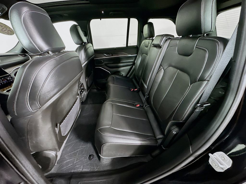 Certified 2025 Jeep Grand Cherokee Limited w/ Luxury Tech Group II image 37