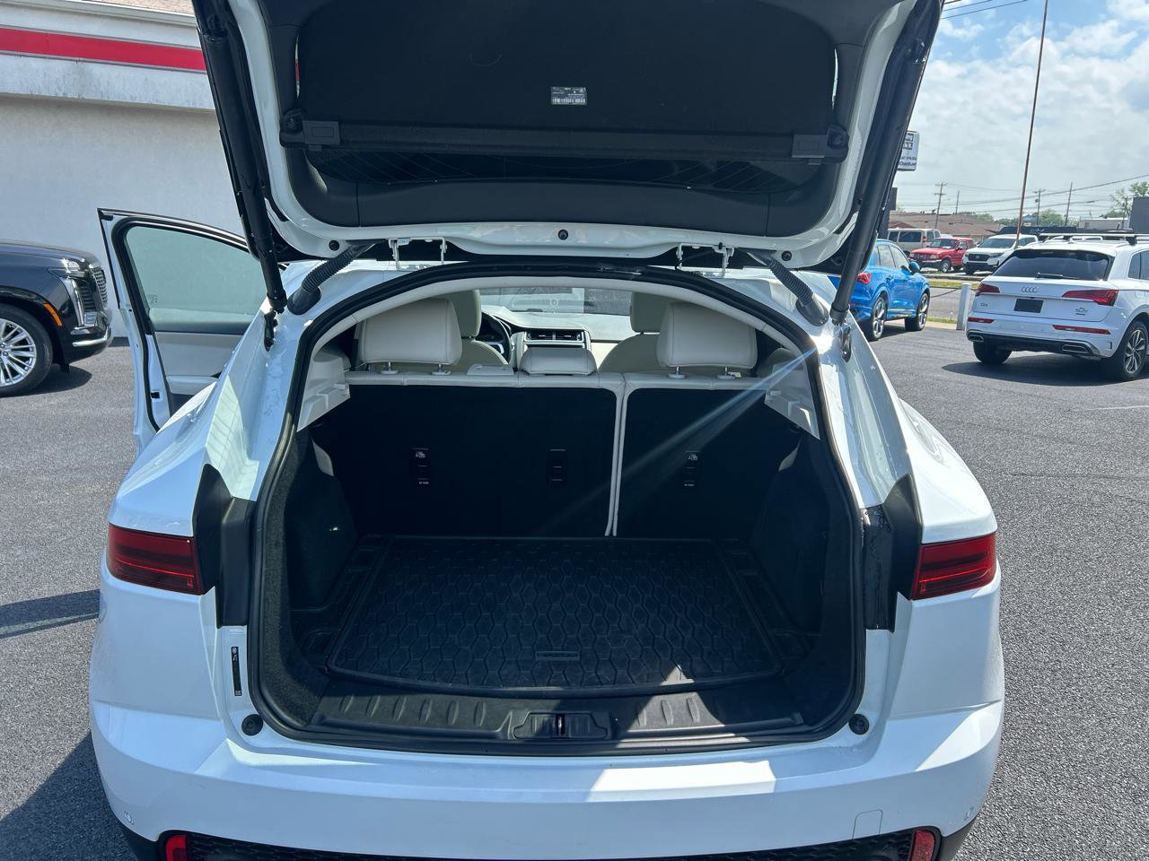 Used 2020 Jaguar E-PACE SE image 12