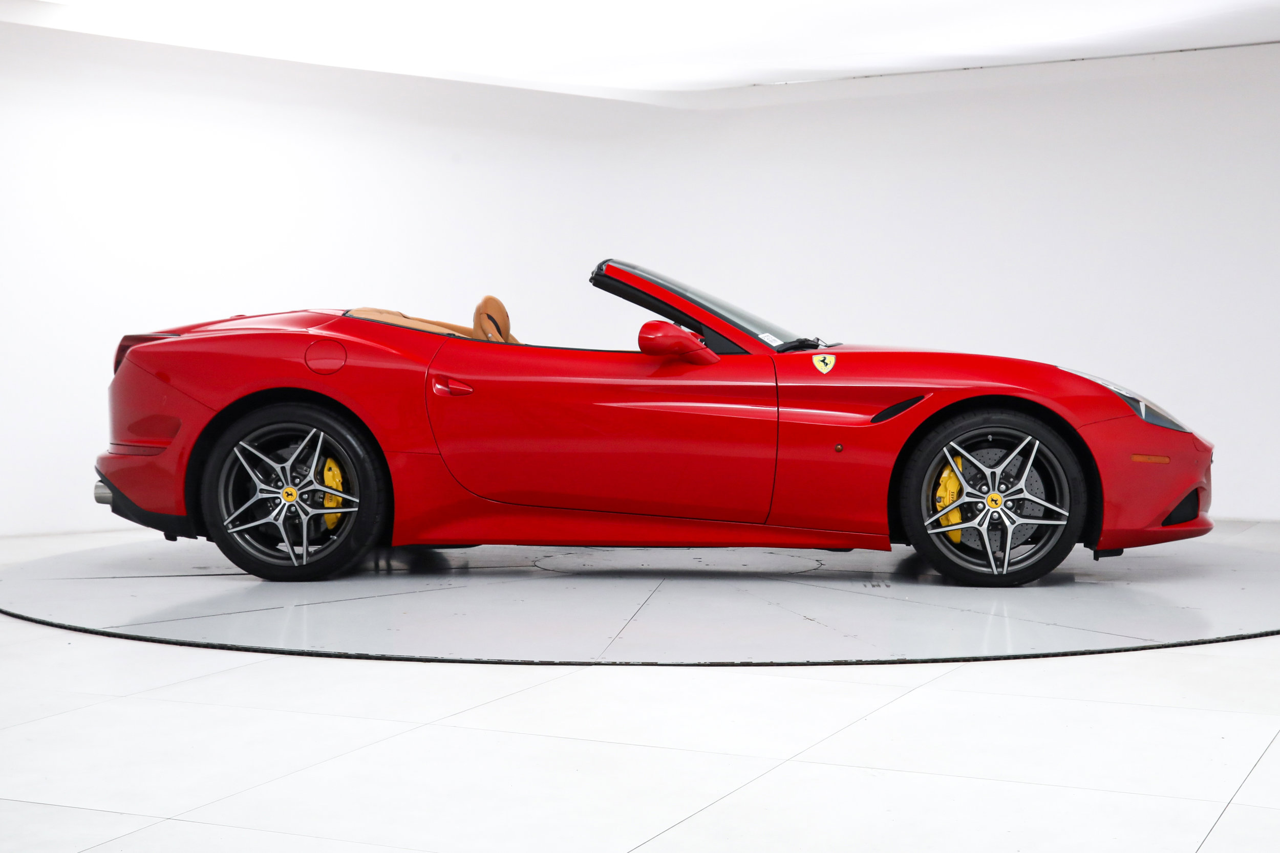 Certified 2017 Ferrari California T image 11
