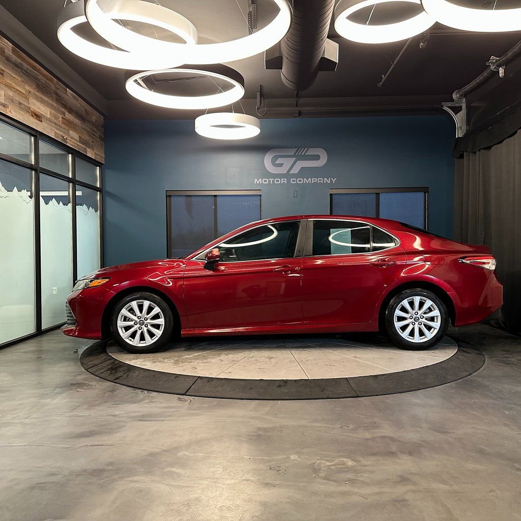 Used 2018 Toyota Camry LE FWD image 6
