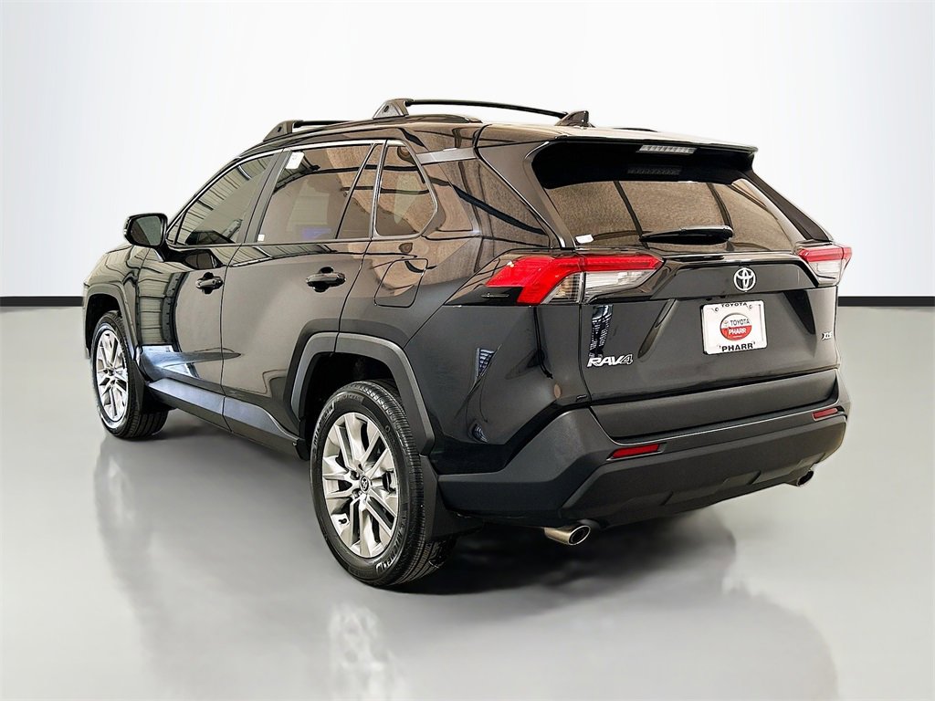 Used 2023 Toyota RAV4 XLE Premium image 6