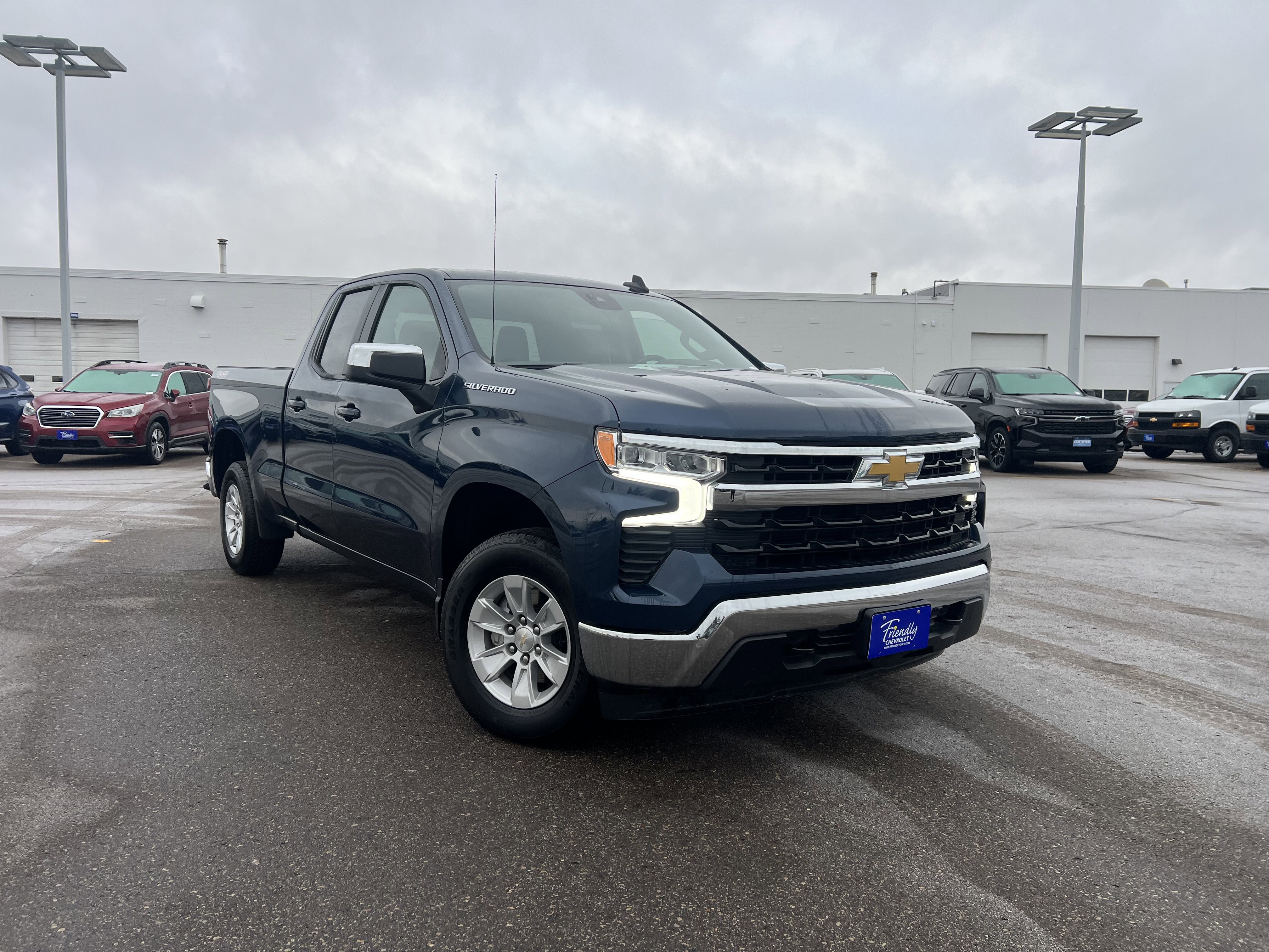 Used 2023 Chevrolet Silverado 1500 LT image 2