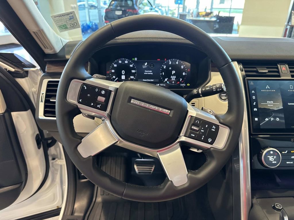 Used 2025 Land Rover Discovery Dynamic SE AWD/4WD image 22