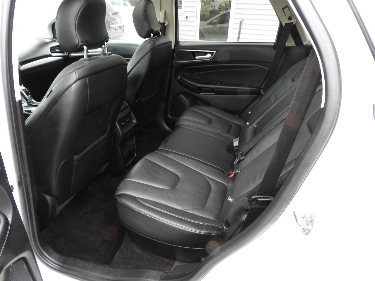 Used 2016 Ford Edge Titanium w/ Equipment Group 301A AWD/4WD image 8