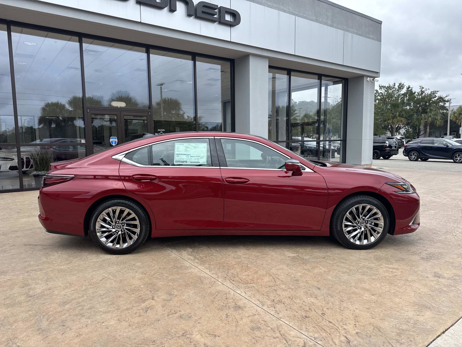 New 2025 Lexus ES 350 Ultra Luxury image 2